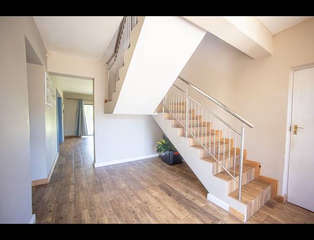 6 BEDROOM HOUSE FOR SALE IN BEACON BAY